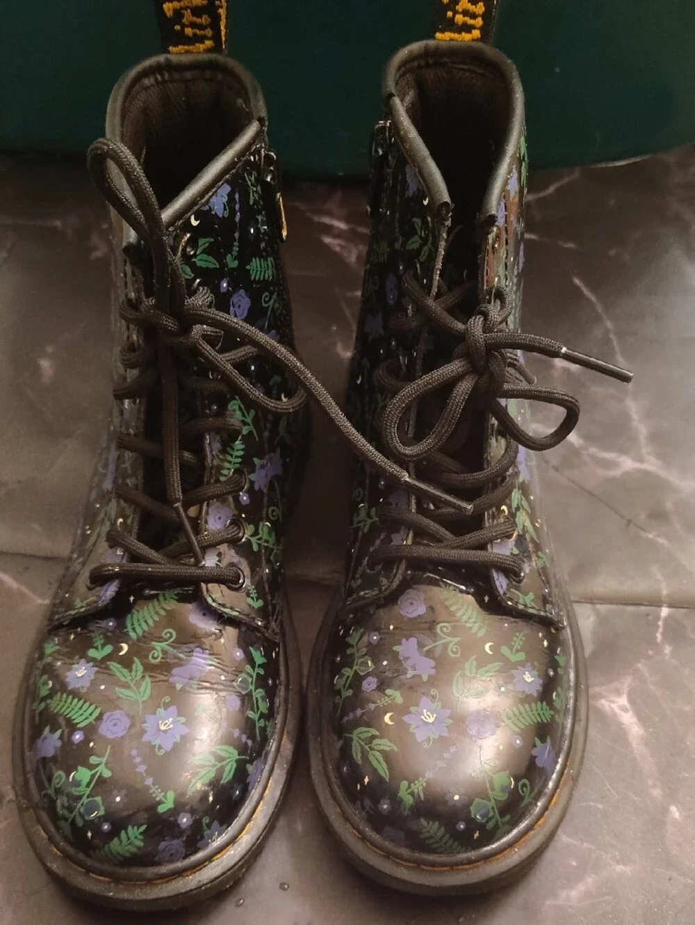 Air Wair shiny black